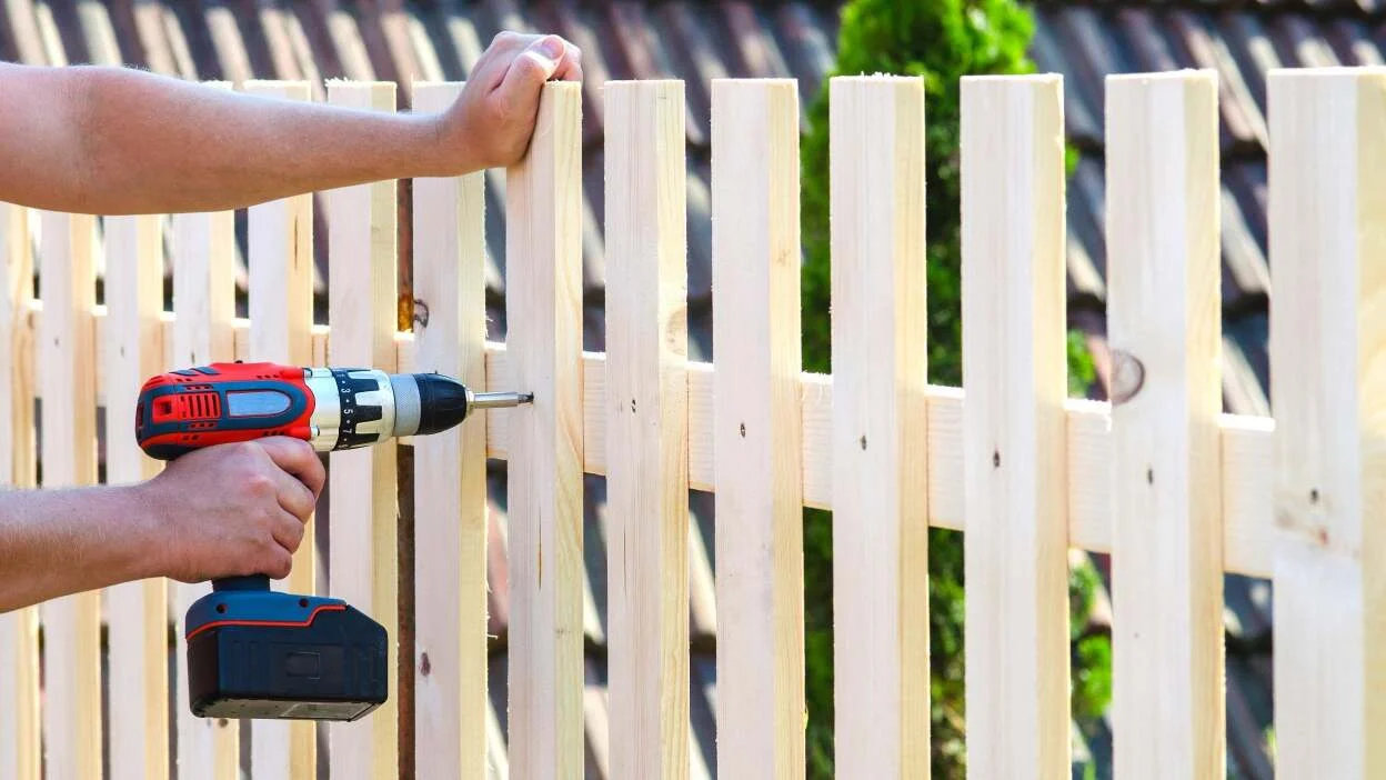 A Cost-Effective Way to Fence Your Yard